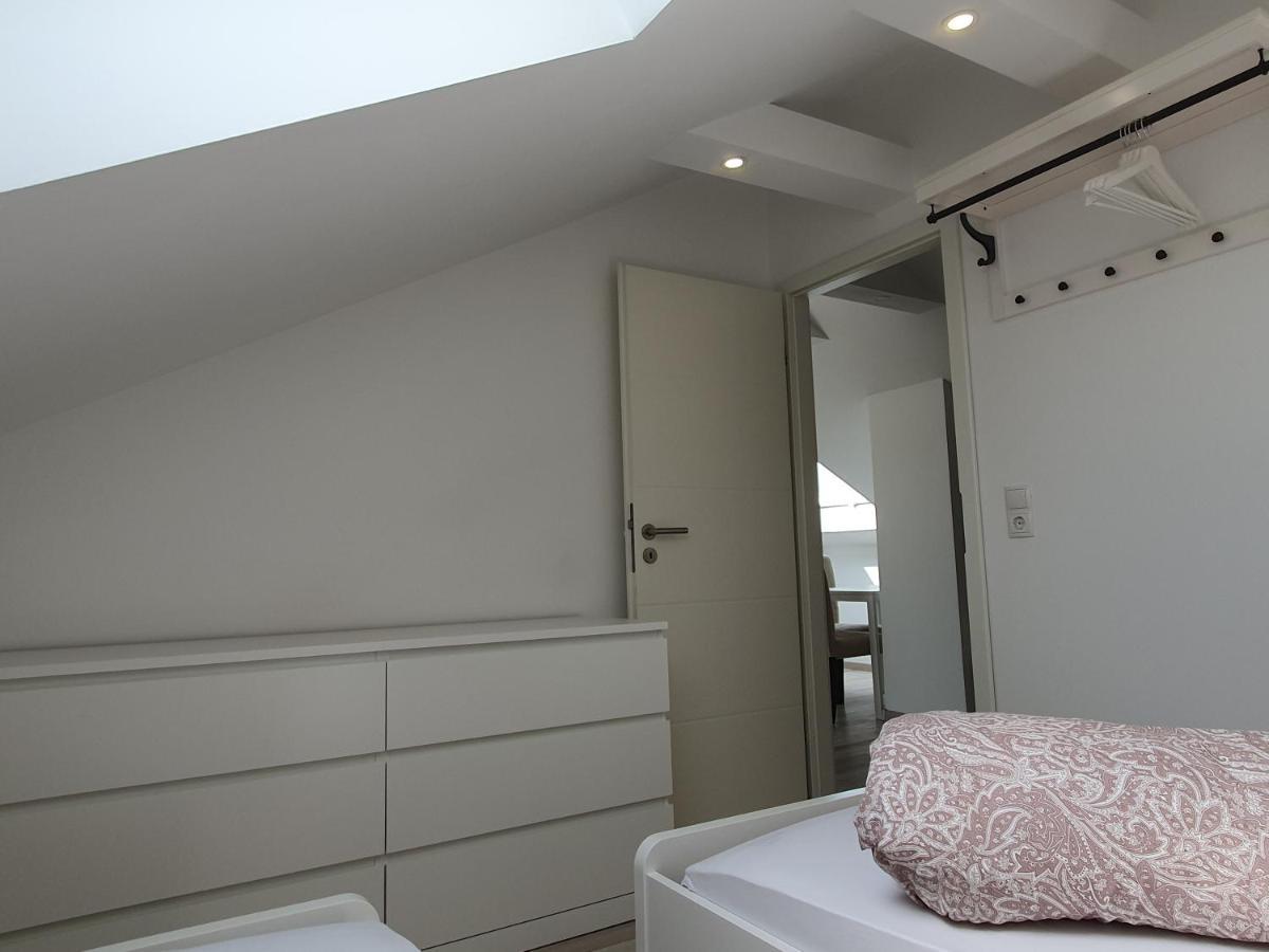 Ruhige Und Moderne 2-Zi. Wohnung Külsheim Kültér fotó