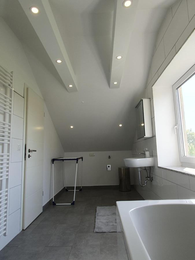 Ruhige Und Moderne 2-Zi. Wohnung Külsheim Kültér fotó