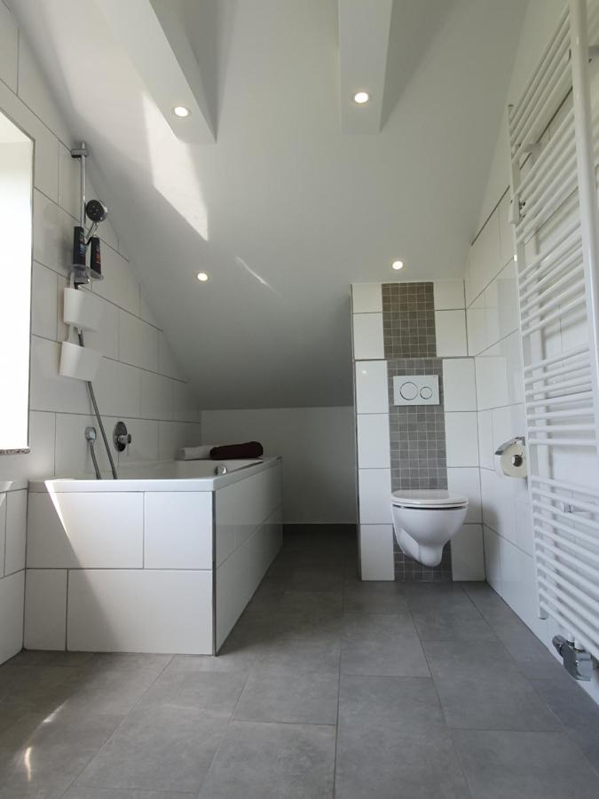 Ruhige Und Moderne 2-Zi. Wohnung Külsheim Kültér fotó
