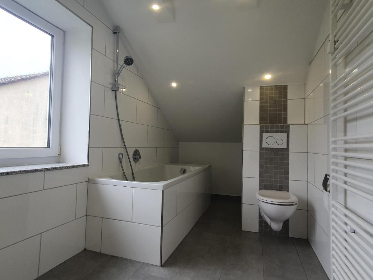 Ruhige Und Moderne 2-Zi. Wohnung Külsheim Kültér fotó