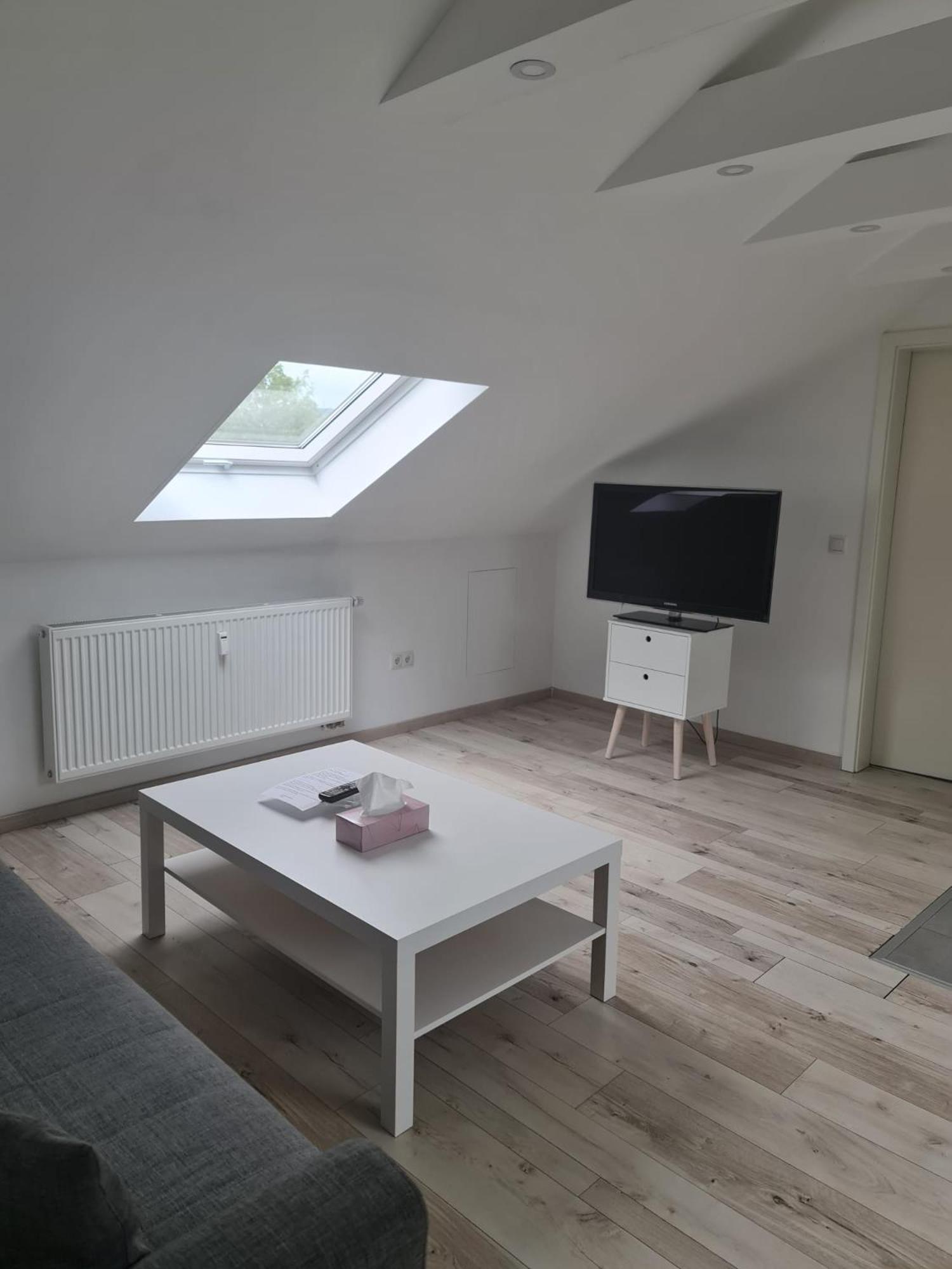 Ruhige Und Moderne 2-Zi. Wohnung Külsheim Kültér fotó